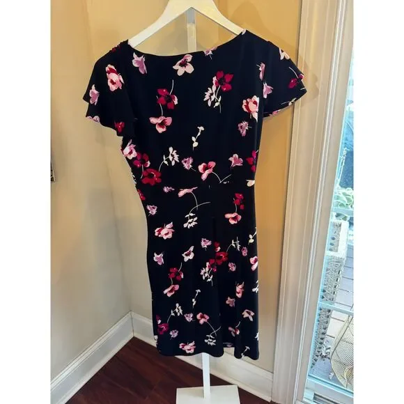 Gorgeous Lauren Ralph Lauren wrap dress size 10P - Picture 2 of 4